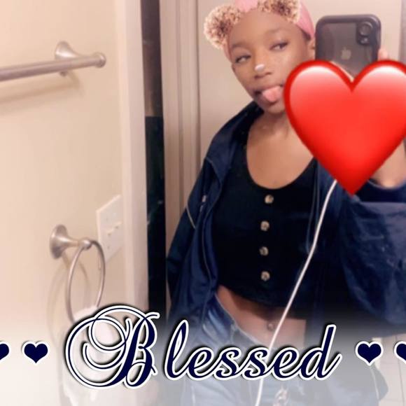 Profile Picture of Shamere Thompson (@shamerethompson) on Poshmark