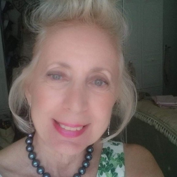 Profile Picture of Julie Savvides (@savvides9) on Poshmark