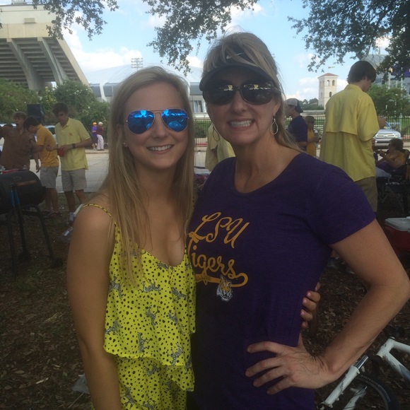 Profile Picture of Heidi Claus (@heidiclaus) on Poshmark