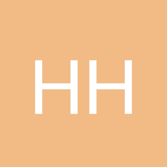 Profile Picture of Heather Hullinger (@poshlandini) on Poshmark