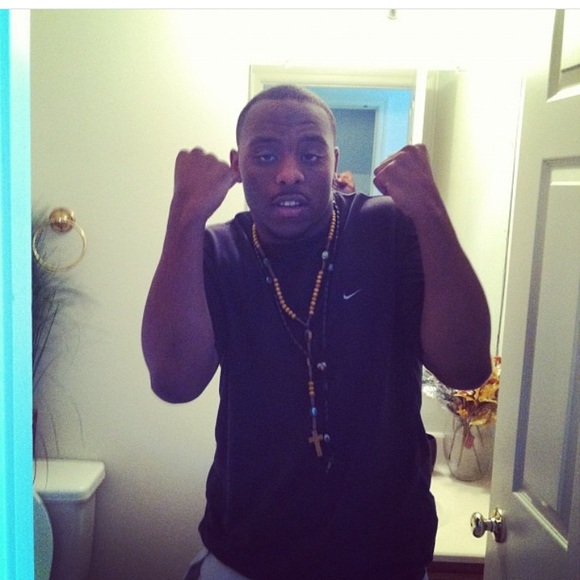 Profile Picture of Damon Gresham (@bigsmuuvr703) on Poshmark