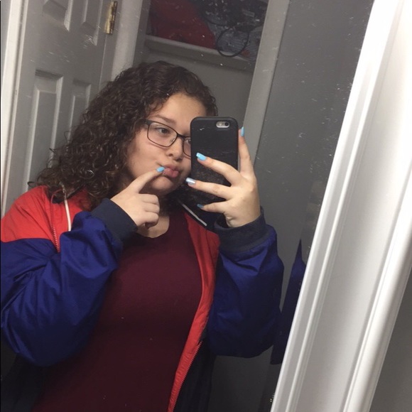 Profile Picture of Rebecca Griesinger (@bec_boo12) on Poshmark