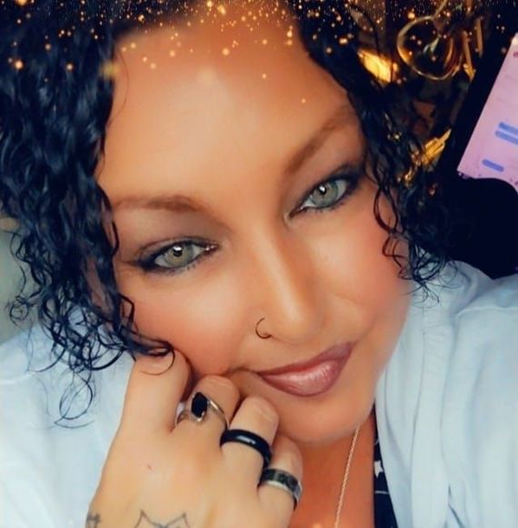 Profile Picture of Crystal Schoening (@crystalv004) on Poshmark