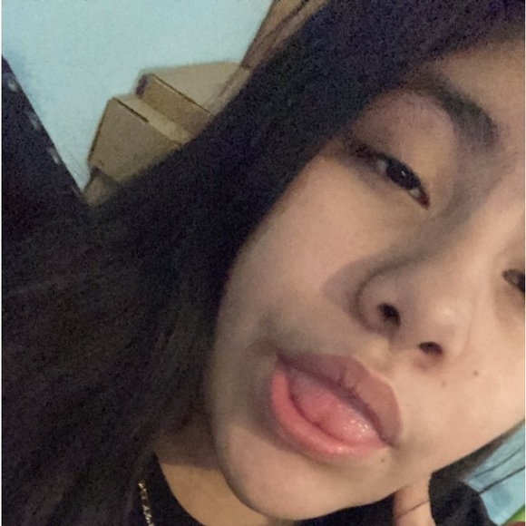 Profile Picture of Daniela Valadez (@danielavaladez1) on Poshmark