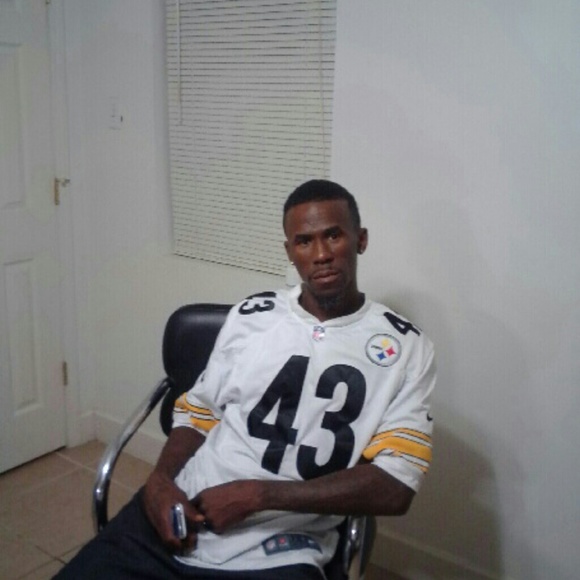 Profile Picture of Elliott Simpson (@nookdacrook) on Poshmark