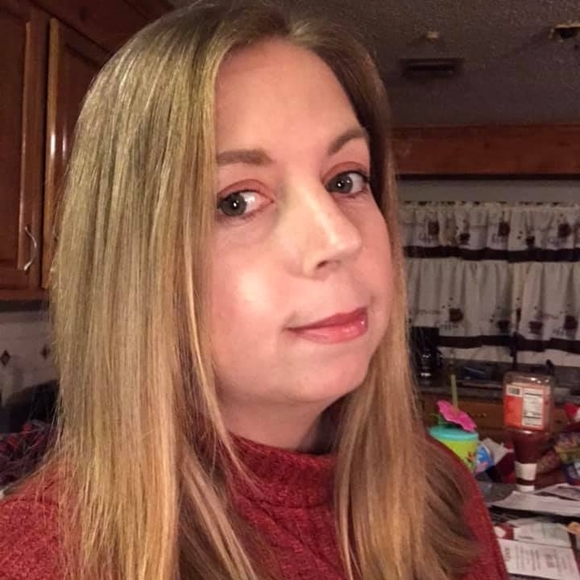 Profile Picture of Gina Hoelzel (@angel99_212000) on Poshmark