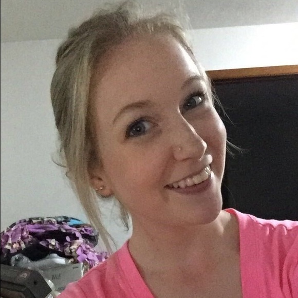 Profile Picture of Hannah Tolzmann (@tolhan15) on Poshmark