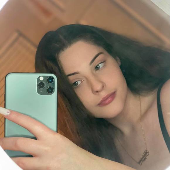 Profile Picture of Katelynn Thompson (@kkaatteellyynn) on Poshmark