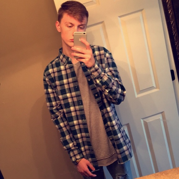 Profile Picture of Luke Setser (@lswizzle316) on Poshmark