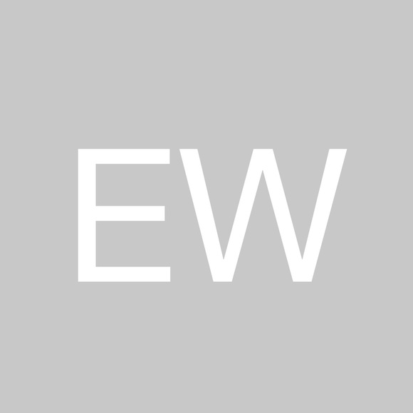 Profile Picture of Erin Wade (@erinwade289) on Poshmark