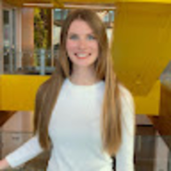 Profile Picture of Leah Morassut (@leah_morassut) on Poshmark