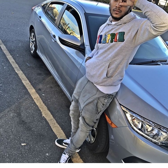 Profile Picture of Chris Louis (@chrislouis11) on Poshmark