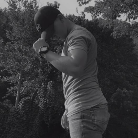 Profile Picture of James Dempsey (@jamesdempsey08) on Poshmark