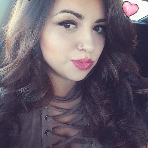 Profile Picture of Roberta Marquez (@roberta_marquez) on Poshmark