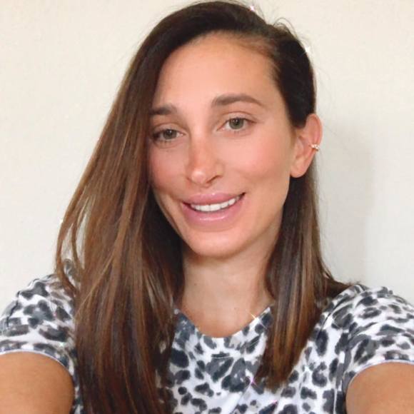Profile Picture of Dominique Schneider (@dds27) on Poshmark
