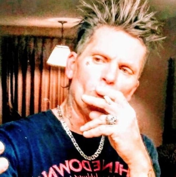 Profile Picture of Jimmy Skinner (@skinnerjim69) on Poshmark