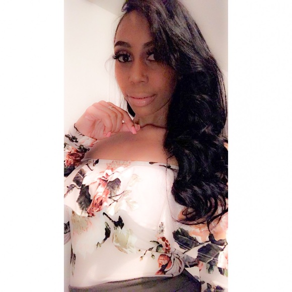 Nicole Boyette - Poshmark Profile Picture of Nicole Boyette (@nlindon03) on Poshmark