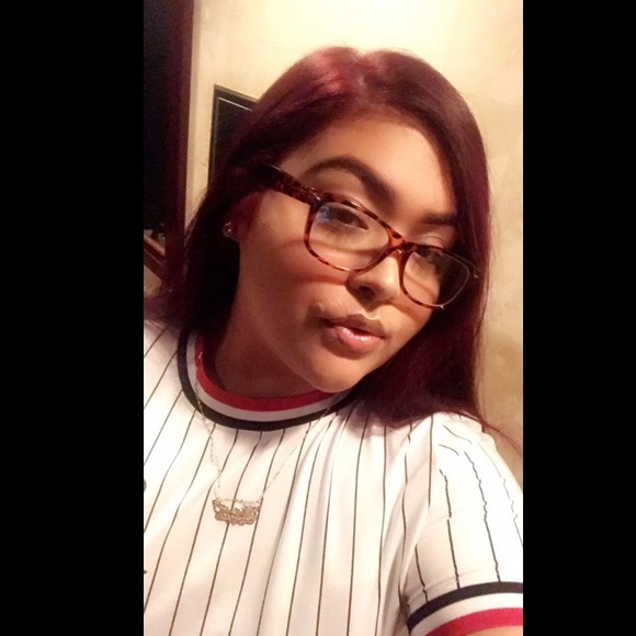 Profile Picture of Thayz Buruca (@thayz_ws) on Poshmark