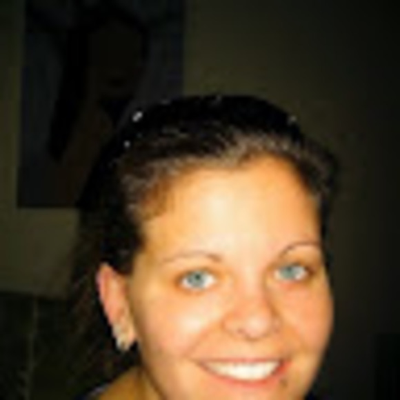 Profile Picture of Tammy Shultis (@tshultis) on Poshmark