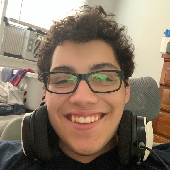 Profile Picture of Dante Obritz (@dlo370) on Poshmark