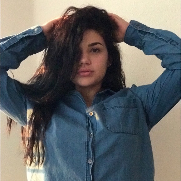 Profile Picture of Gianna Rampolla (@gigi_bankss) on Poshmark