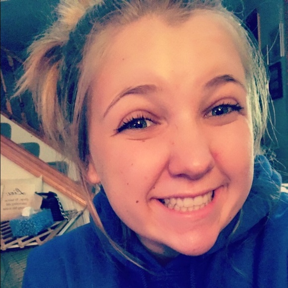 Profile Picture of Jenna Wirth (@jennawirth) on Poshmark