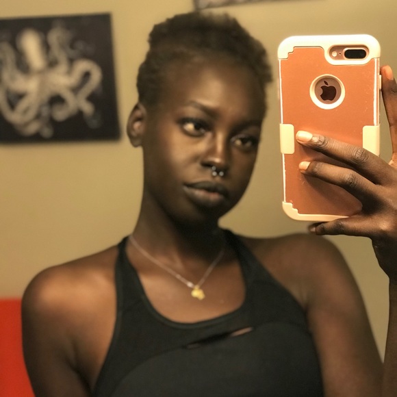 Profile Picture of Aniel Makou (@anieeel) on Poshmark