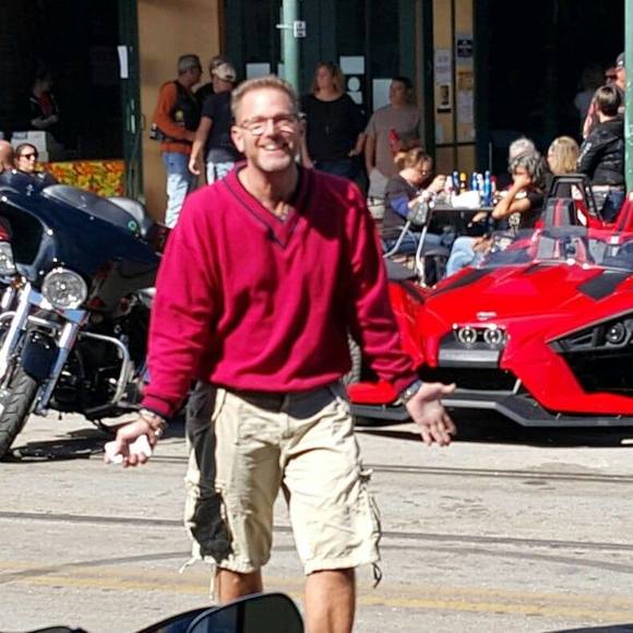 Profile Picture of Andrew Chionsini (@andrewchionsini) on Poshmark