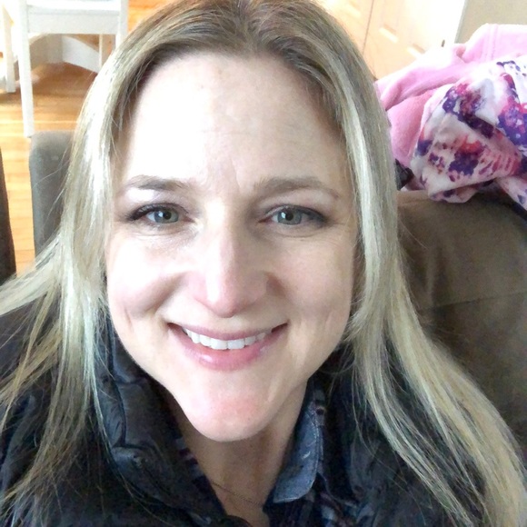 Alanna Litwicki - Poshmark Profile Picture of Alanna Litwicki (@alanna43) on Poshmark