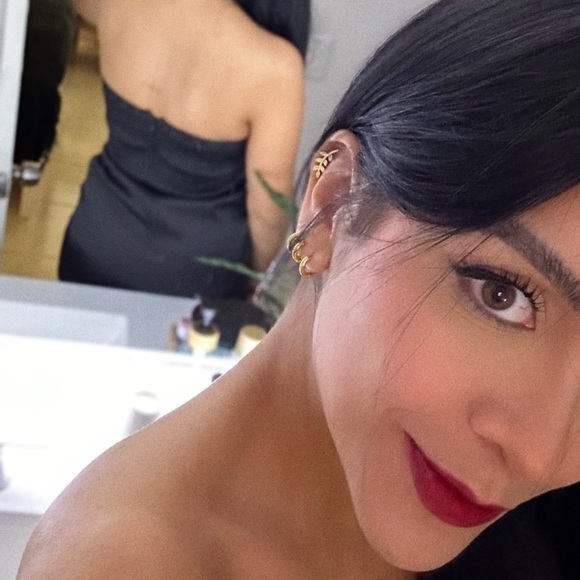 Profile Picture of Simoné Rodríguez (@simonegrg) on Poshmark