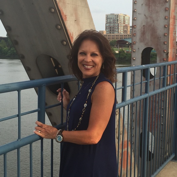 Profile Picture of Carol Sobba (@csobba) on Poshmark