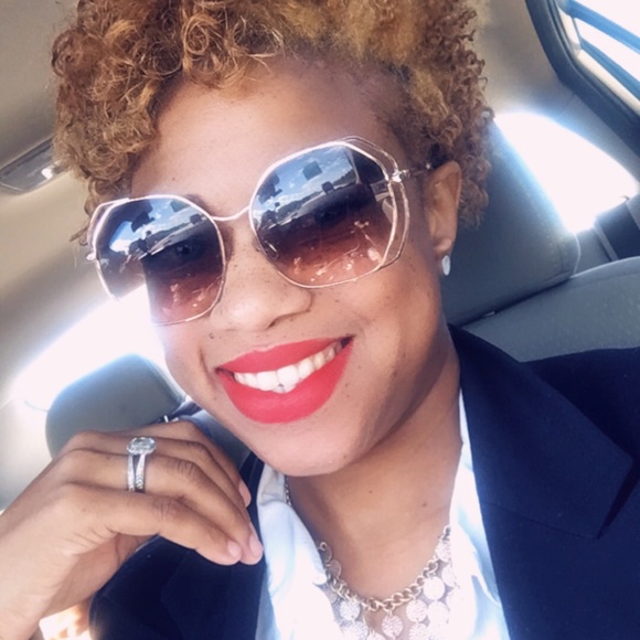 Profile Picture of Alyssa Devore-roberson (@devoreroberson) on Poshmark