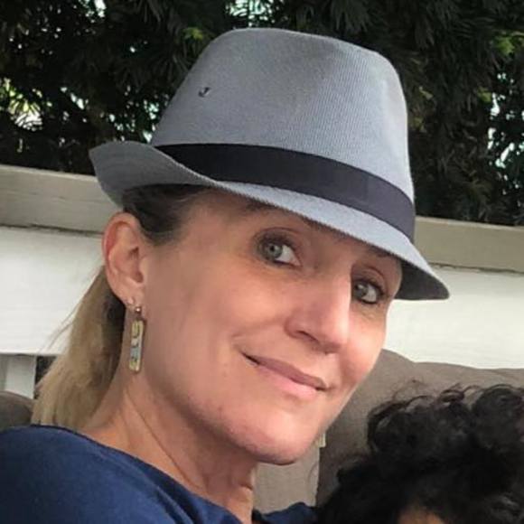 Esther Goossens - Poshmark Profile Picture of Esther Goossens (@esthergoossens) on Poshmark