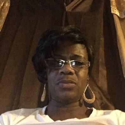 Profile Picture of Julia Carlisle (@JuliaCarlisle3) on Twitter