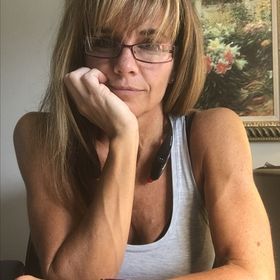 Profile Picture of Elisabeth Kay Montgomery (@knopfchaos) on Pinterest