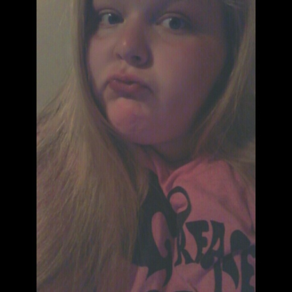 Madelynn Fietzek - Poshmark Profile Picture of Madelynn Fietzek (@madelynnfietzek) on Poshmark