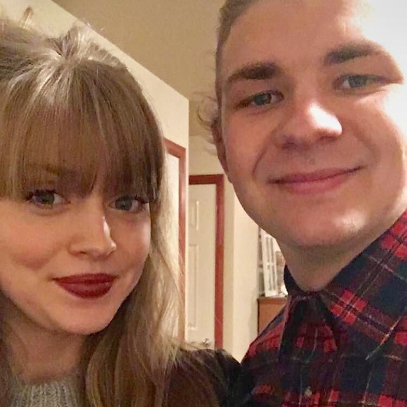 Profile Picture of Amanda Blomquist (@amanda_blom) on Poshmark