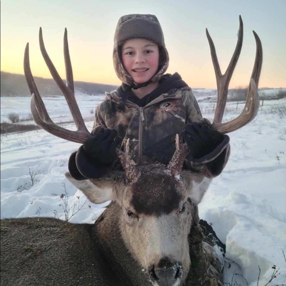 Profile Picture of Samantha Tabone (@paulydagoat) on Poshmark