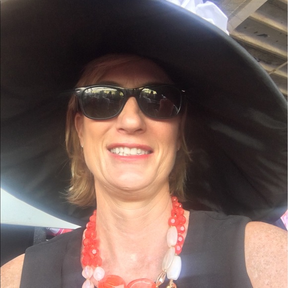 Profile Picture of Jillian Everett (@missdaisy53) on Poshmark