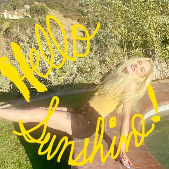 Profile Picture of Eleanor James (@eleanorjames179) on Poshmark