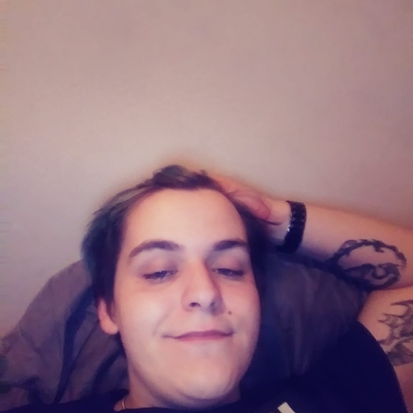 Profile Picture of Devin Potter (@potter_devin) on Poshmark