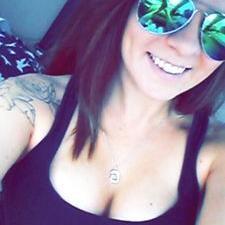 Profile Picture of Hannah Helander (@ilyybbycakess) on Twitter