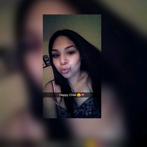 Profile Picture of Itzel Solis (@itzelsolisss) on Poshmark