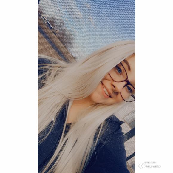 Profile Picture of Elizabeth Raisch (@elizabethraisch) on Poshmark