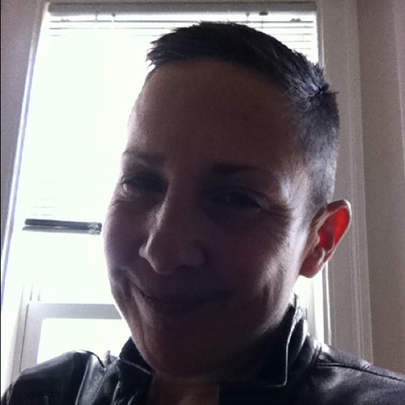 Profile Picture of Anja Van elgort (@keen67) on Poshmark