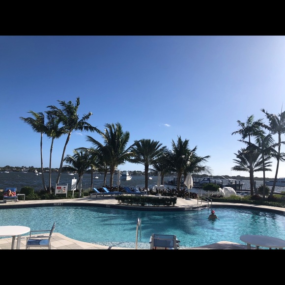 Profile Picture of Alex Azarian (@sleek13) on Poshmark