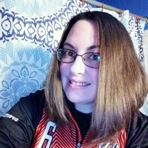 Profile Picture of Larae Walker (@larae0505) on Poshmark
