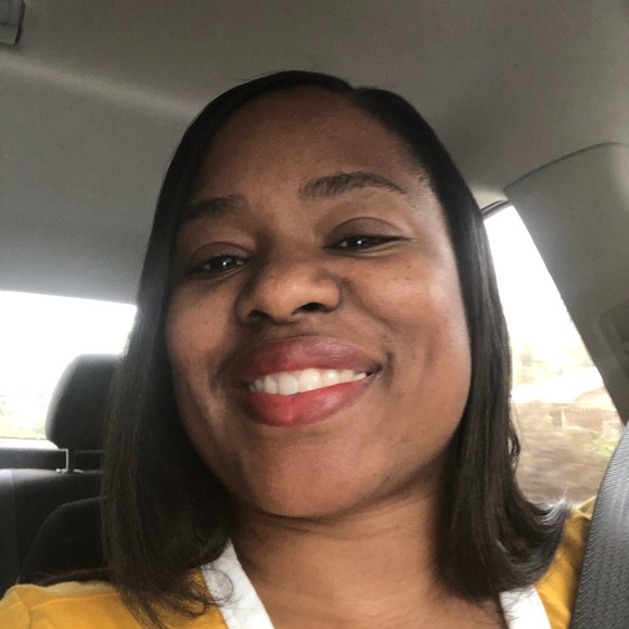 Profile Picture of Joyce Murphy (@joycemurphy1210) on Poshmark