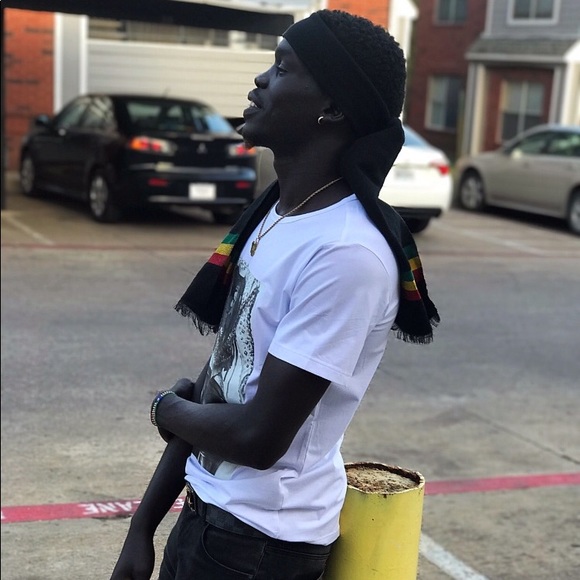 Profile Picture of Deng Deng (@dengo_29) on Poshmark