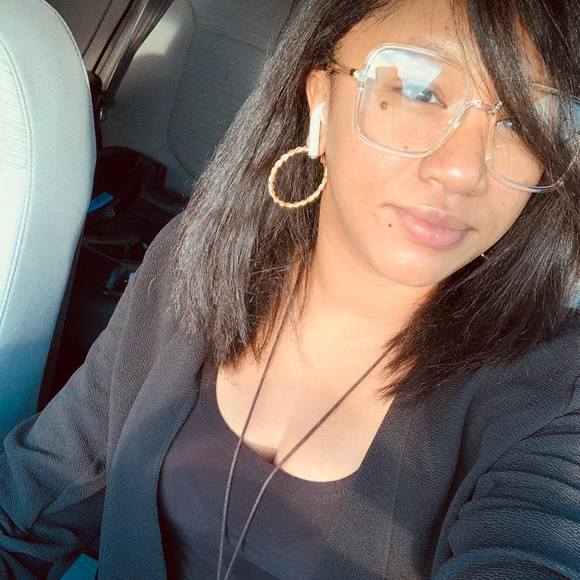 Profile Picture of Tatiana Washington (@tatiananiicole) on Poshmark